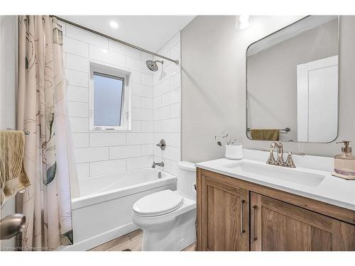 130 Garside Avenue S, Hamilton, ON - Indoor Photo Showing Bathroom