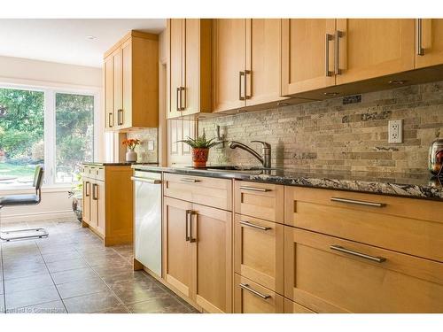 163 Watsons Lane, Dundas, ON - Indoor Photo Showing Kitchen With Upgraded Kitchen