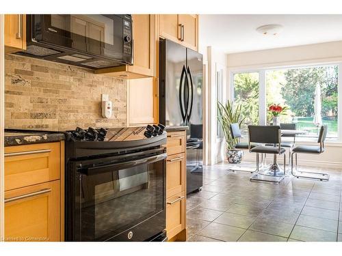 163 Watsons Lane, Dundas, ON - Indoor Photo Showing Kitchen