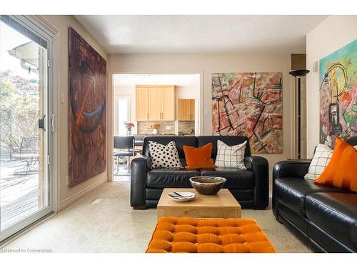 163 Watsons Lane, Dundas, ON - Indoor Photo Showing Living Room