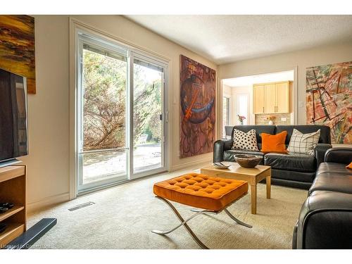 163 Watsons Lane, Dundas, ON - Indoor Photo Showing Living Room