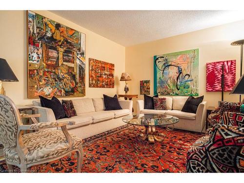 163 Watsons Lane, Dundas, ON - Indoor Photo Showing Living Room