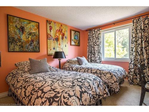 163 Watsons Lane, Dundas, ON - Indoor Photo Showing Bedroom