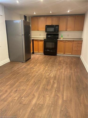 74 Paling Court, Hamilton, ON - Indoor Photo Showing Kitchen