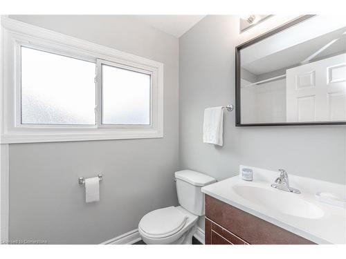 73 Balmoral Avenue N, Hamilton, ON - Indoor Photo Showing Bathroom