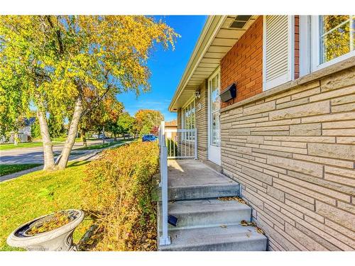 615 Cumberland Avenue, Burlington, ON - Outdoor