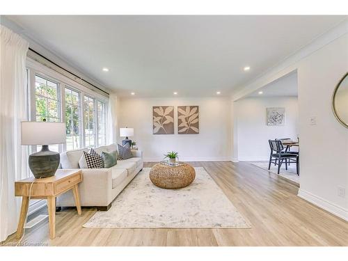 615 Cumberland Avenue, Burlington, ON - Indoor Photo Showing Living Room