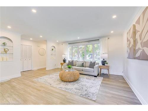 615 Cumberland Avenue, Burlington, ON - Indoor Photo Showing Living Room