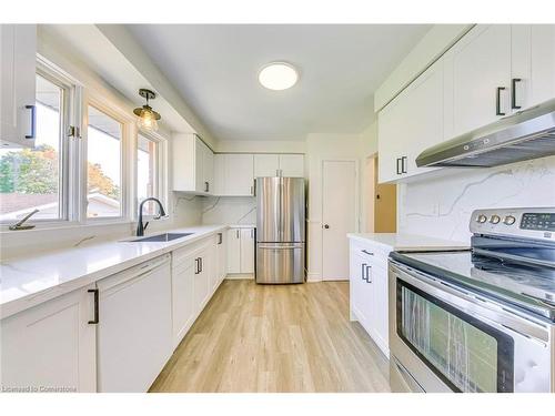 615 Cumberland Avenue, Burlington, ON - Indoor Photo Showing Kitchen