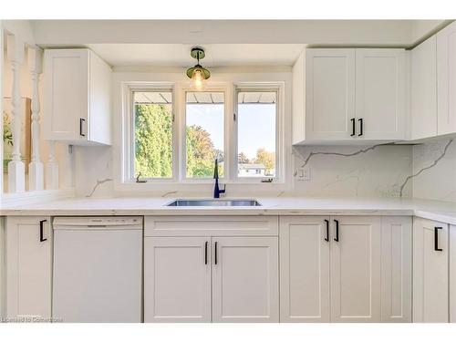 615 Cumberland Avenue, Burlington, ON - Indoor Photo Showing Kitchen