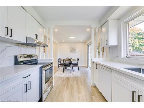 615 Cumberland Avenue, Burlington, ON - Indoor Photo Showing Kitchen