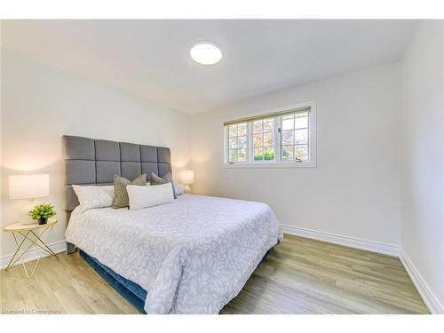 615 Cumberland Avenue, Burlington, ON - Indoor Photo Showing Bedroom