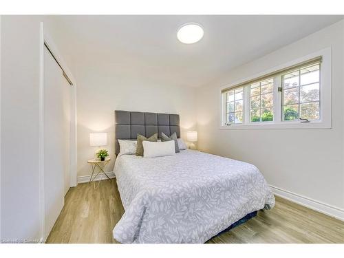 615 Cumberland Avenue, Burlington, ON - Indoor Photo Showing Bedroom