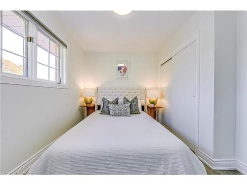 615 Cumberland Avenue, Burlington, ON - Indoor Photo Showing Bedroom