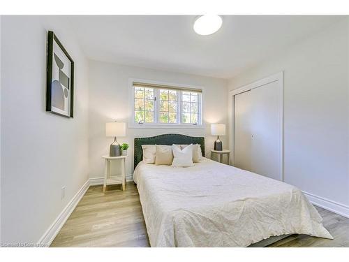 615 Cumberland Avenue, Burlington, ON - Indoor Photo Showing Bedroom