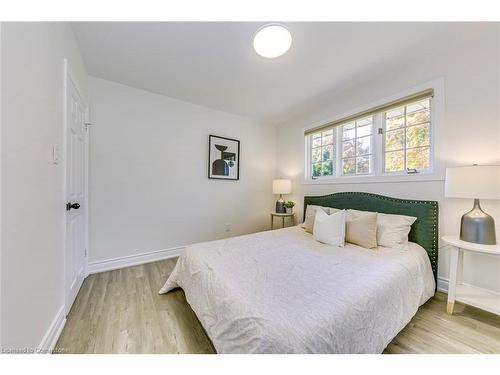 615 Cumberland Avenue, Burlington, ON - Indoor Photo Showing Bedroom