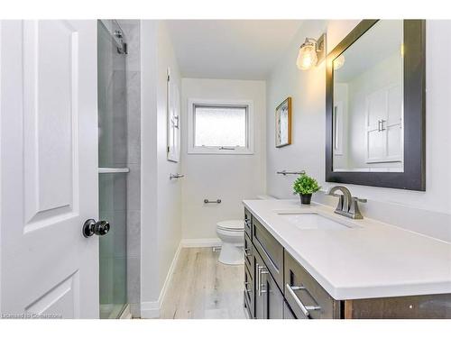 615 Cumberland Avenue, Burlington, ON - Indoor Photo Showing Bathroom