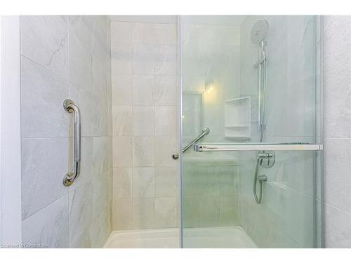 615 Cumberland Avenue, Burlington, ON - Indoor Photo Showing Bathroom