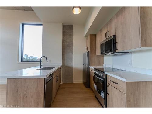 602-11 Robert Street, Hamilton, ON - Indoor Photo Showing Kitchen With Upgraded Kitchen