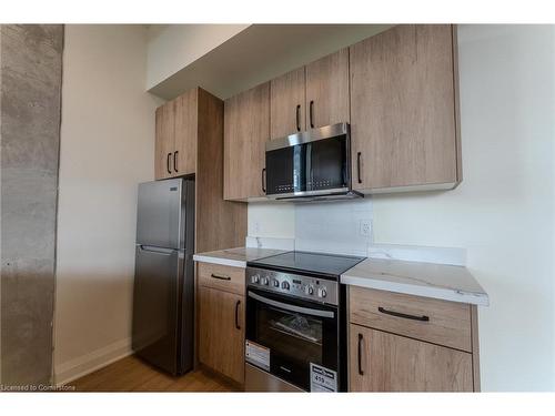 602-11 Robert Street, Hamilton, ON - Indoor Photo Showing Kitchen