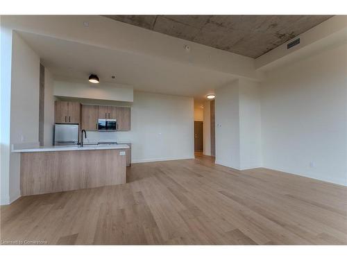 602-11 Robert Street, Hamilton, ON - Indoor Photo Showing Kitchen