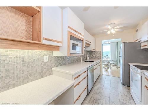 1008-2055 Upper Middle Road, Burlington, ON - Indoor Photo Showing Kitchen