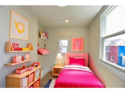 126 Evans Street, Hamilton, ON - Indoor Photo Showing Bedroom