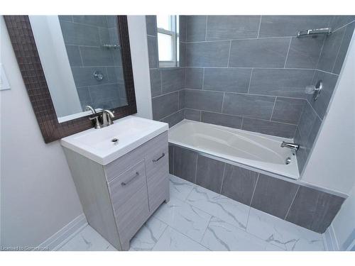 126 Evans Street, Hamilton, ON - Indoor Photo Showing Bathroom