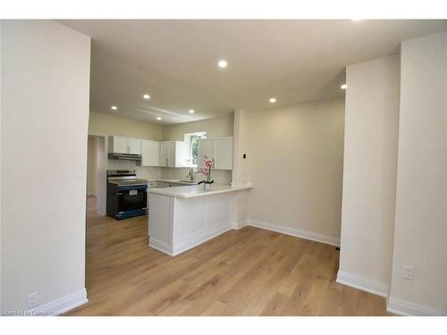 126 Evans Street, Hamilton, ON - Indoor Photo Showing Kitchen