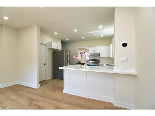 126 Evans Street, Hamilton, ON - Indoor Photo Showing Kitchen