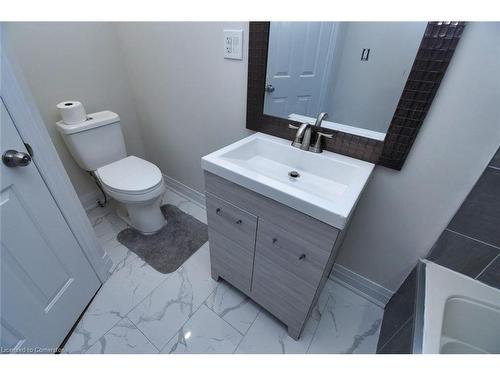 126 Evans Street, Hamilton, ON - Indoor Photo Showing Bathroom