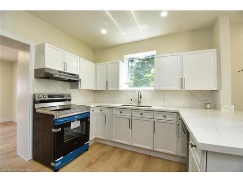 126 Evans Street, Hamilton, ON - Indoor Photo Showing Kitchen