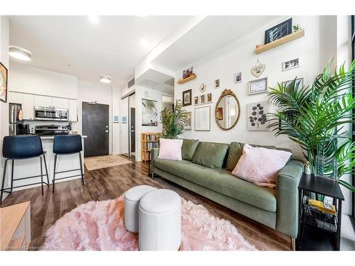 807-112 King Street E, Hamilton, ON - Indoor Photo Showing Living Room