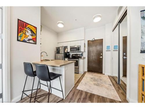 807-112 King Street E, Hamilton, ON - Indoor Photo Showing Kitchen