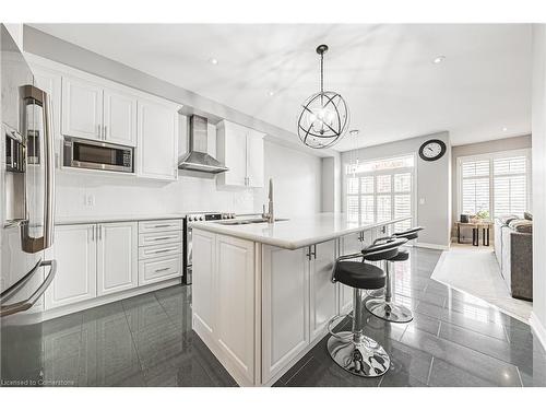 51 Narbonne Crescent, Stoney Creek, ON - Indoor Photo Showing Kitchen With Upgraded Kitchen