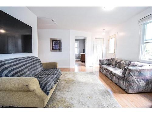 1374 Killaly Street E, Port Colborne, ON - Indoor Photo Showing Living Room