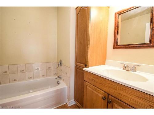 1374 Killaly Street E, Port Colborne, ON - Indoor Photo Showing Bathroom