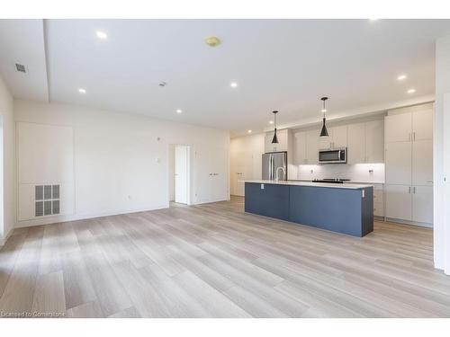 303-119 Lincoln Street, Welland, ON - Indoor Photo Showing Kitchen