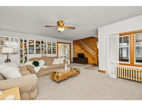 611 John St Street, Dunnville, ON - Indoor Photo Showing Living Room