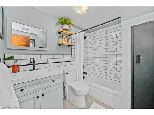 611 John St Street, Dunnville, ON - Indoor Photo Showing Bathroom