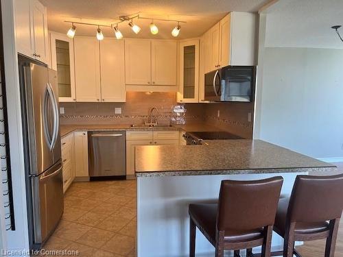 1211-7 Gale Crescent, St. Catharines, ON - Indoor Photo Showing Kitchen