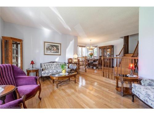 52 Greenmeadow Court, St. Catharines, ON - Indoor Photo Showing Living Room