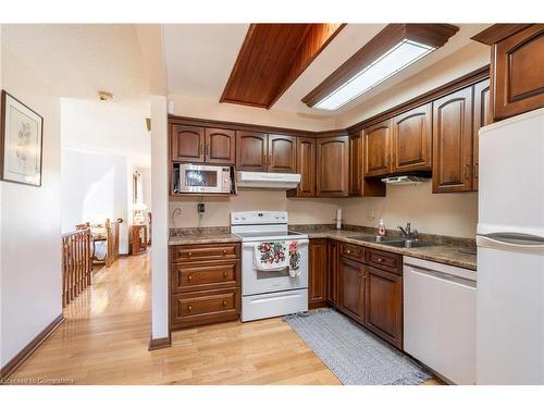 52 Greenmeadow Court, St. Catharines, ON - Indoor Photo Showing Kitchen With Double Sink