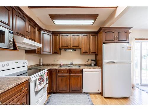 52 Greenmeadow Court, St. Catharines, ON - Indoor Photo Showing Kitchen With Double Sink