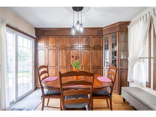 52 Greenmeadow Court, St. Catharines, ON - Indoor Photo Showing Dining Room