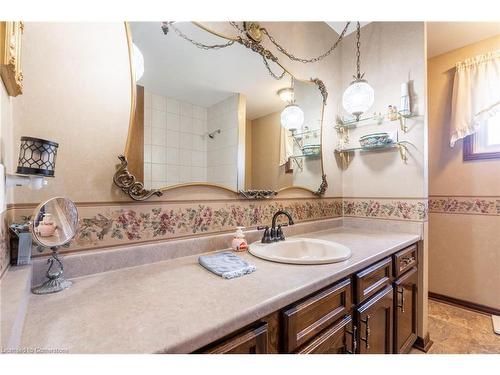 52 Greenmeadow Court, St. Catharines, ON - Indoor Photo Showing Bathroom