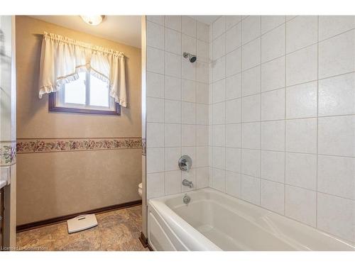 52 Greenmeadow Court, St. Catharines, ON - Indoor Photo Showing Bathroom