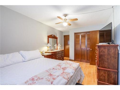 52 Greenmeadow Court, St. Catharines, ON - Indoor Photo Showing Bedroom