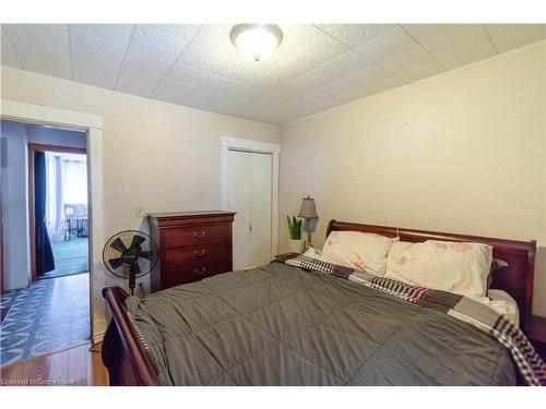 24 Burris Street, Hamilton, ON - Indoor Photo Showing Bedroom