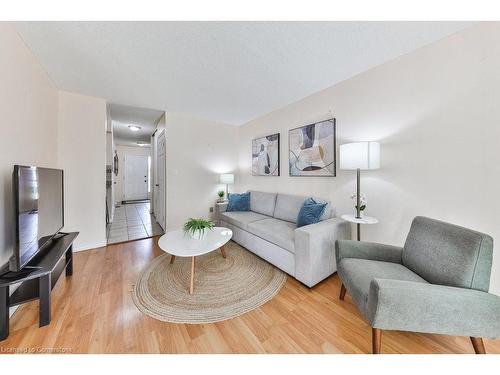 19-1675 Upper Gage Avenue, Hamilton, ON - Indoor Photo Showing Living Room